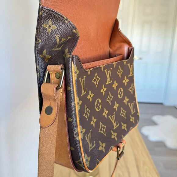 ✅AUTHENTIC✅LOUIS VUITTON CARTOUCHIERE MM CROSSBODY - Picture 10 of 14